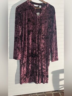 King Universal NWT Velvet Long Sleeve Dress in Deep Plum Pleated Bodice Size XL